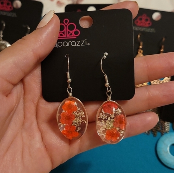 paparazzi Jewelry - SOLD Clear flower earrings